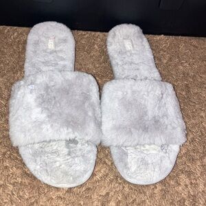UGG Light Purple Fluff Women’s Slippers Sz 12